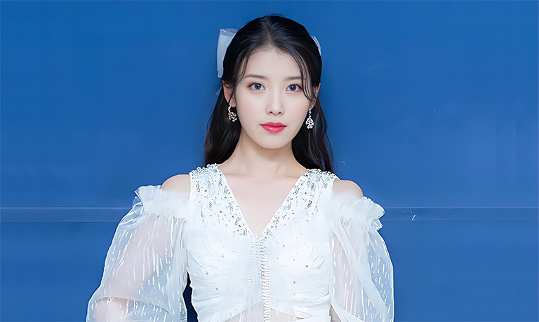 IU (SOLOIST)